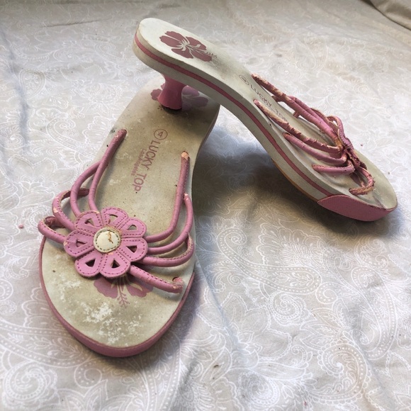 American Vintage Shoes - 5/$20 Pink “Lucky top LA” sandals with flower details and kitten heels